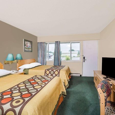 Super 8 By Wyndham Quesnel Bc Hotel Exterior foto